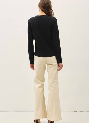 GARMENT WASHED COTTON LONG SLEEVE BASIC TOP: Black / S