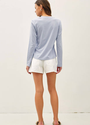 GARMENT WASHED COTTON LONG SLEEVE BASIC TOP: Black / M