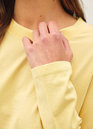 GARMENT WASHED COTTON LONG SLEEVE BASIC TOP: Black / L