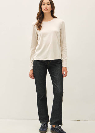 GARMENT WASHED COTTON LONG SLEEVE BASIC TOP: Black / S