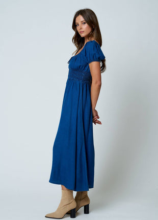 FRONT TIE SMOCKED WAIST DENIM MIDI DRESS: DENIM