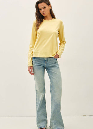 GARMENT WASHED COTTON LONG SLEEVE BASIC TOP: Black / S