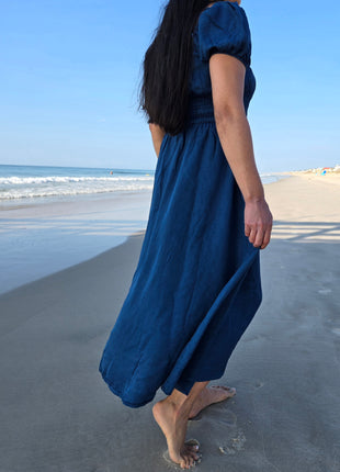 FRONT TIE SMOCKED WAIST DENIM MIDI DRESS: DENIM